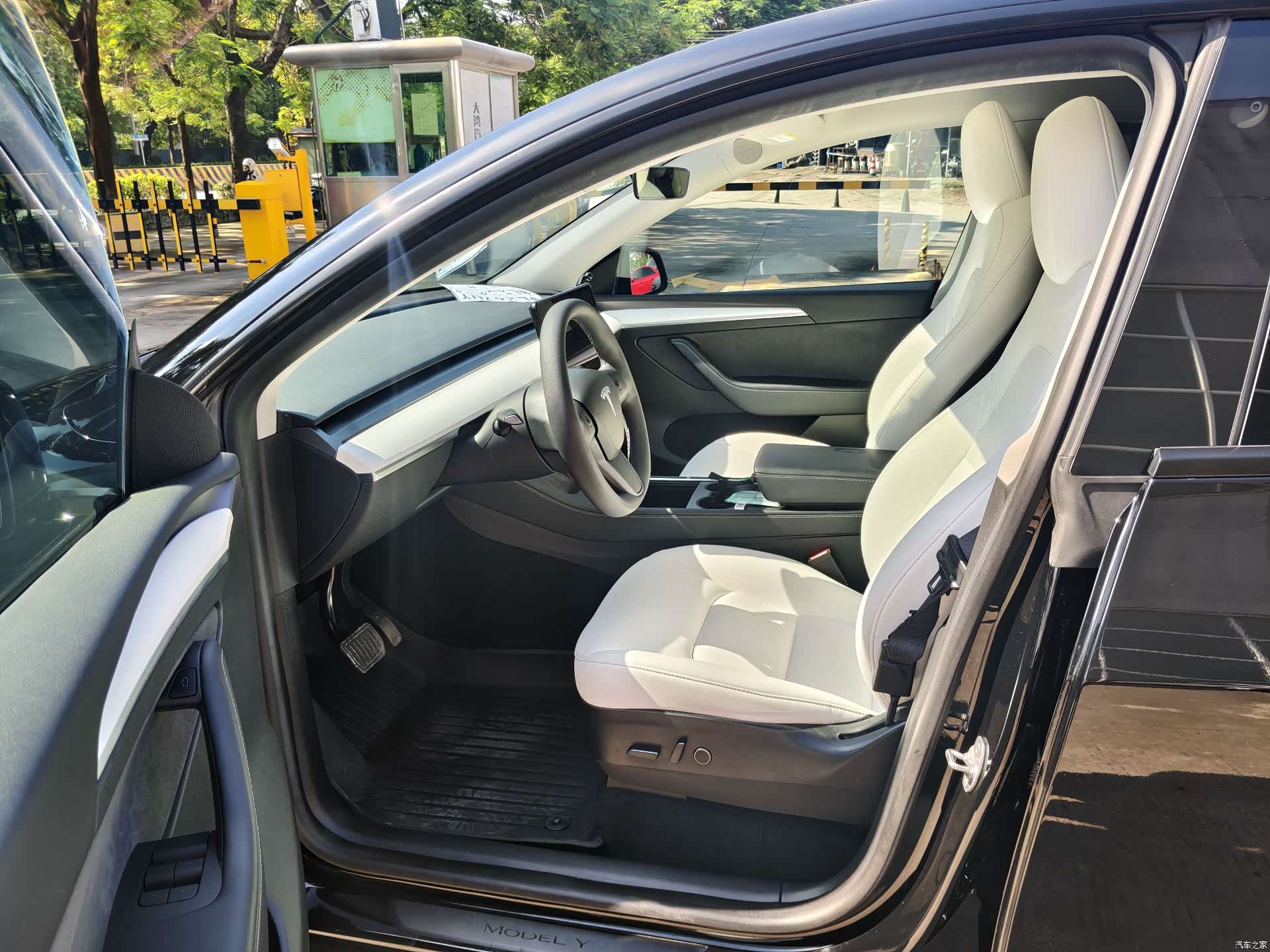 Tesla Model Y, 2023 12
