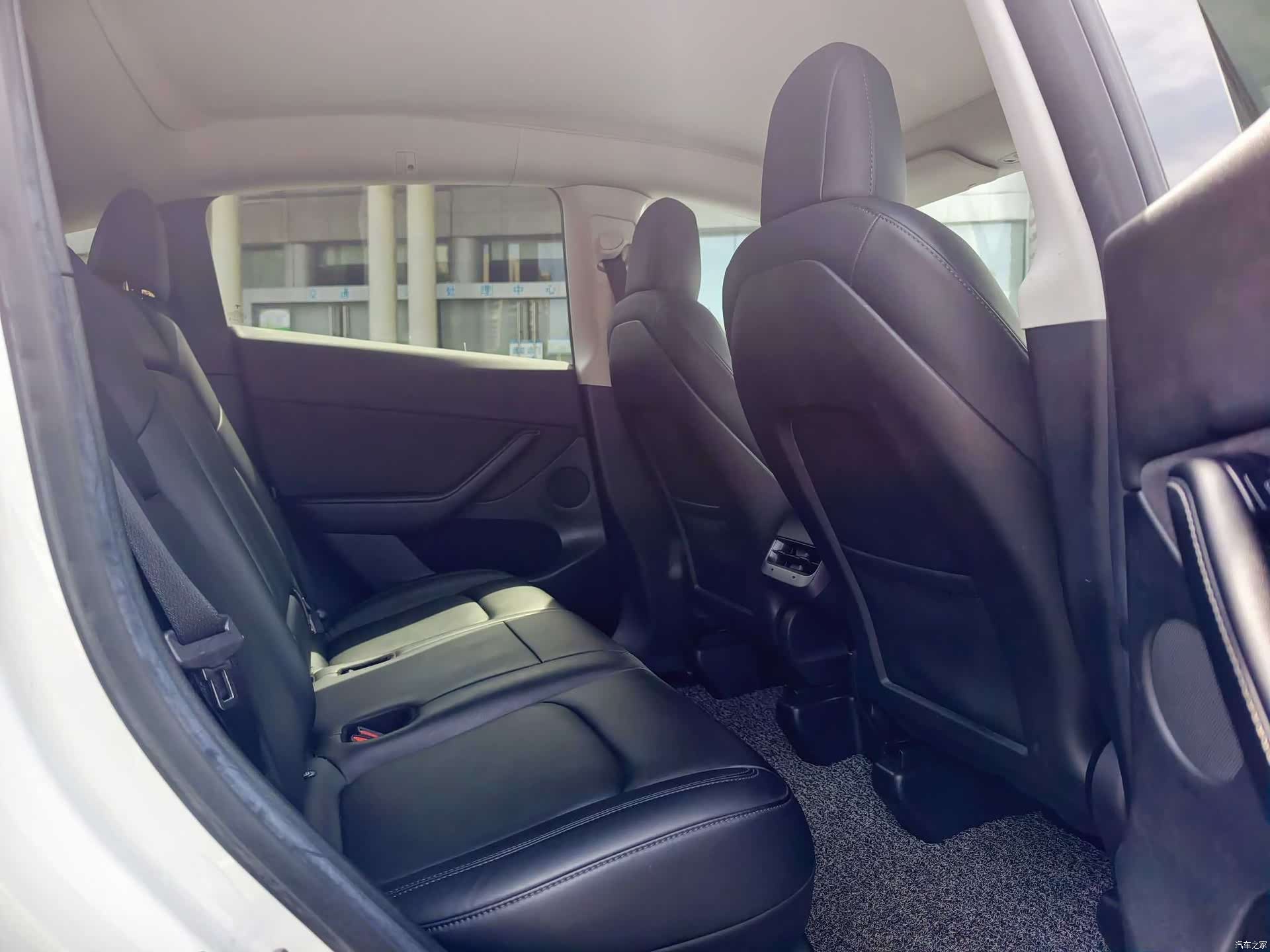 Tesla Model Y, 2022 10