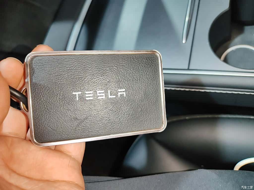 Tesla Model Y, 2023 17