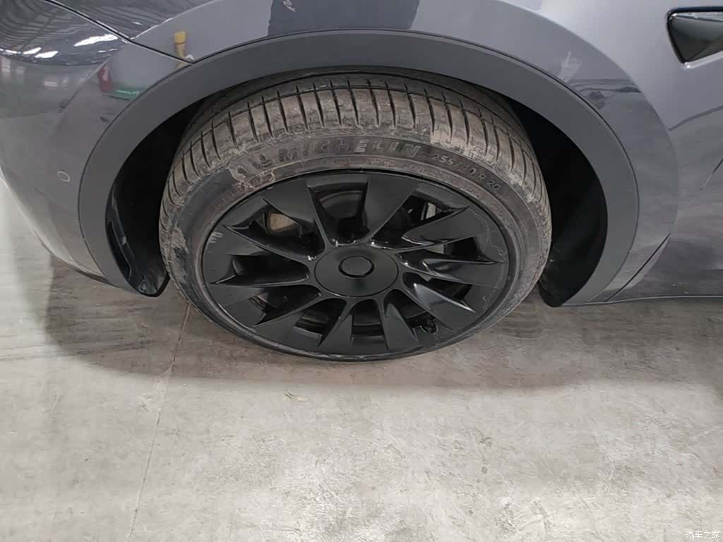 Tesla Model Y, 2023 25