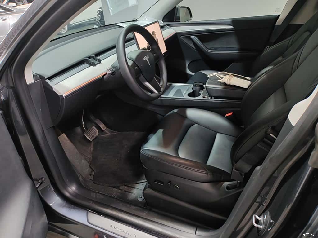 Tesla Model Y, 2023 11