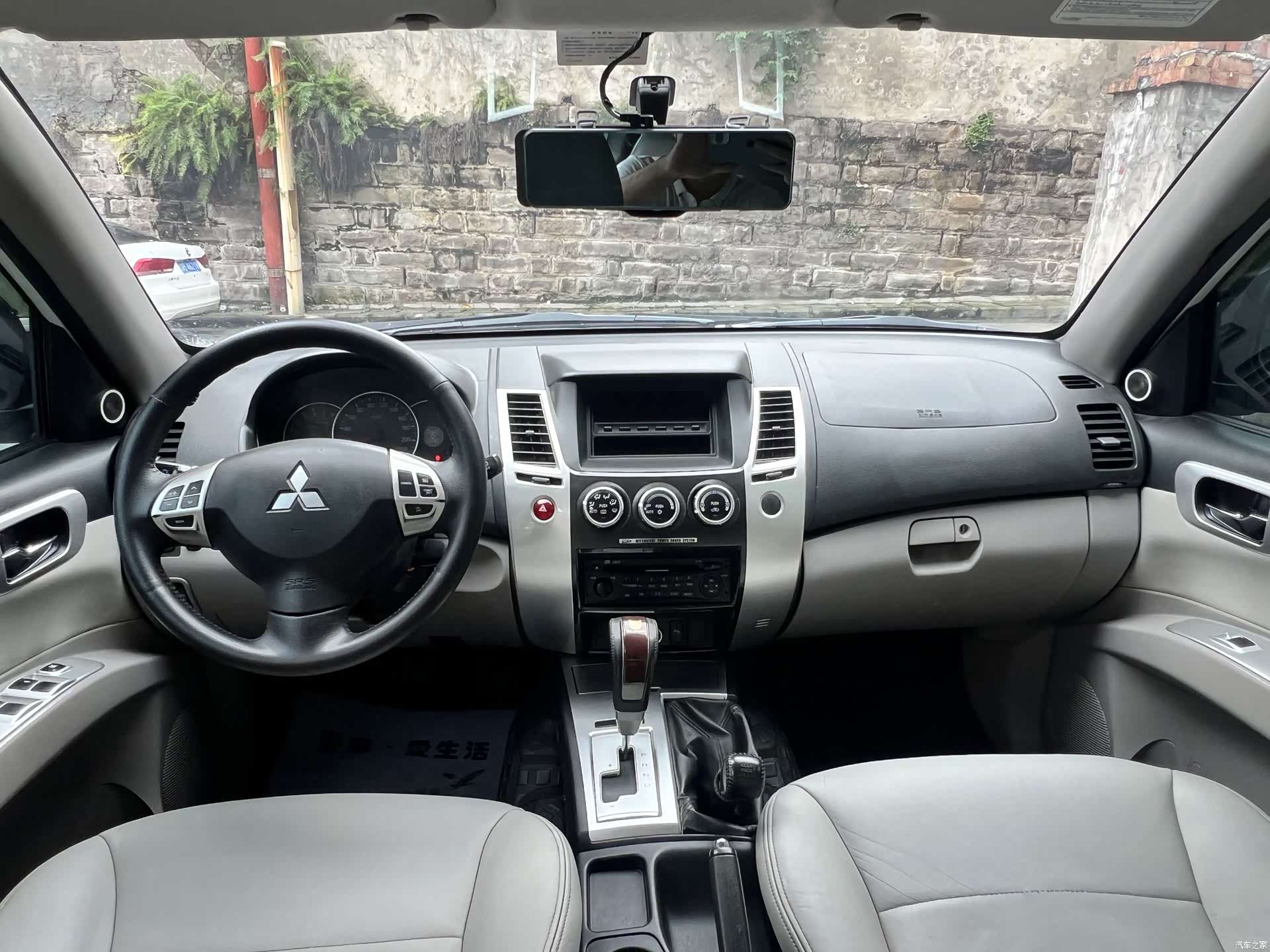 Mitsubishi Pajero, 2015 все фото