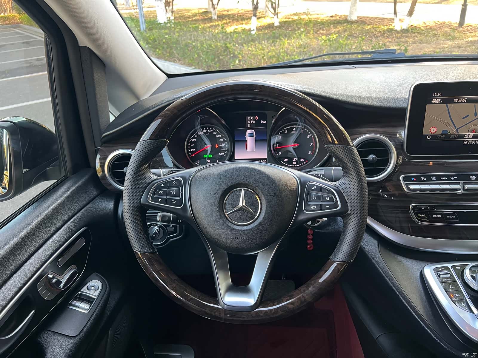 Mercedes-Benz V-Class, 2019 14