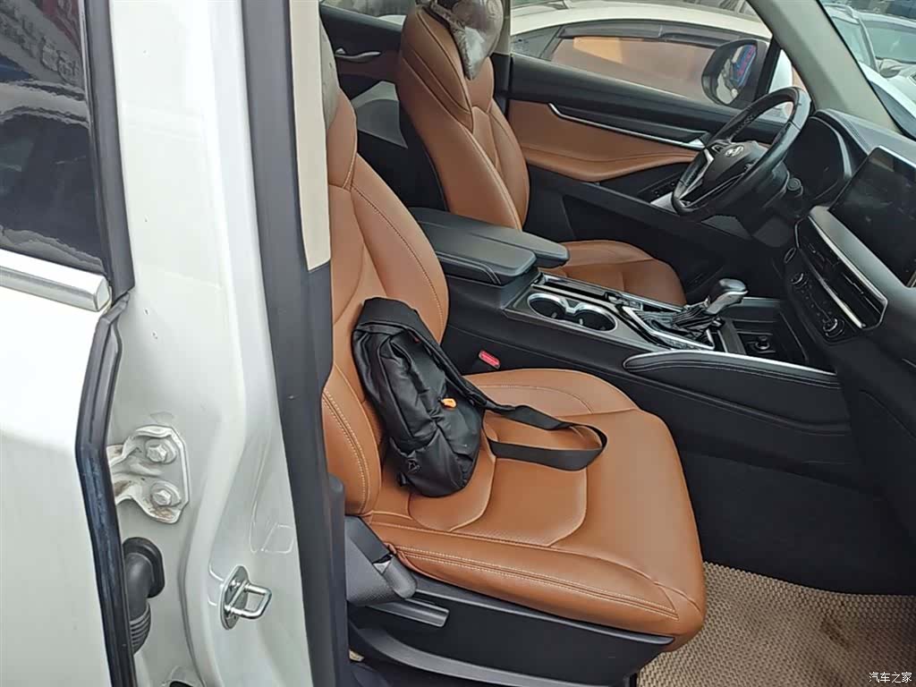 Maxus D90, 2017 25