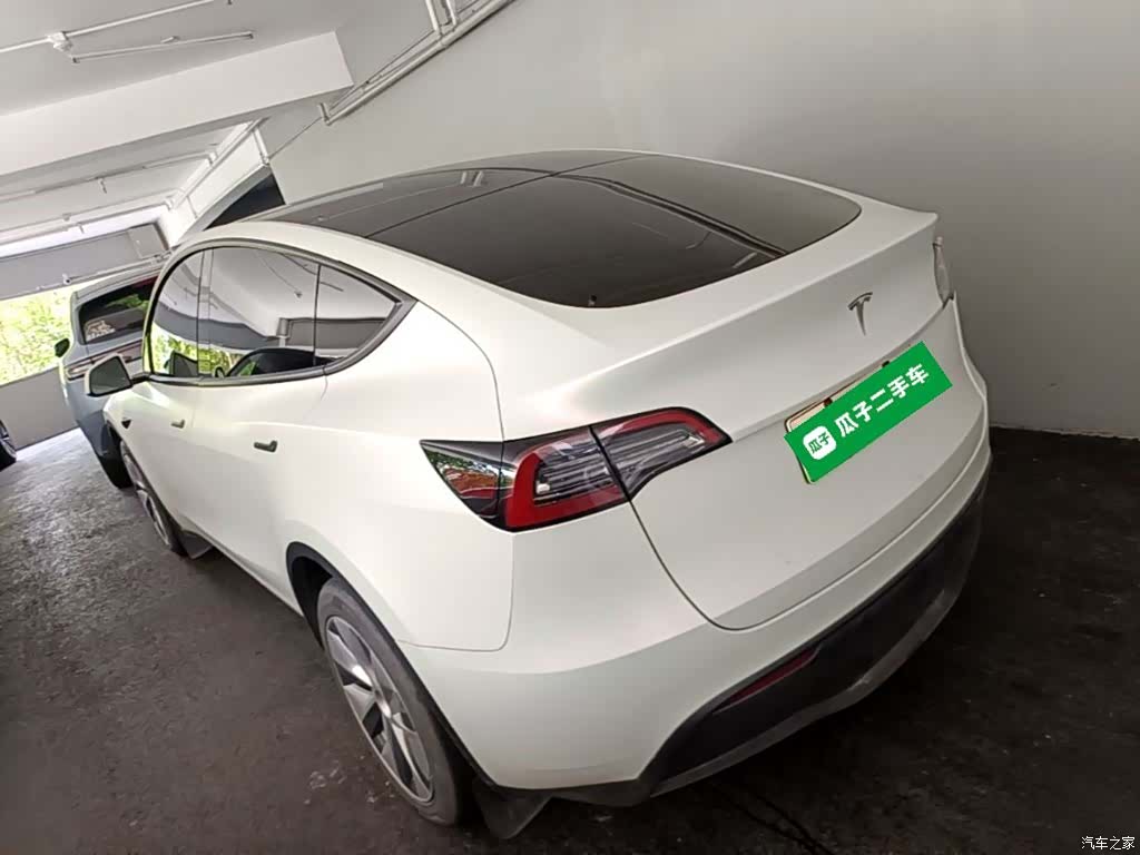 Tesla Model Y, 2022 все фото