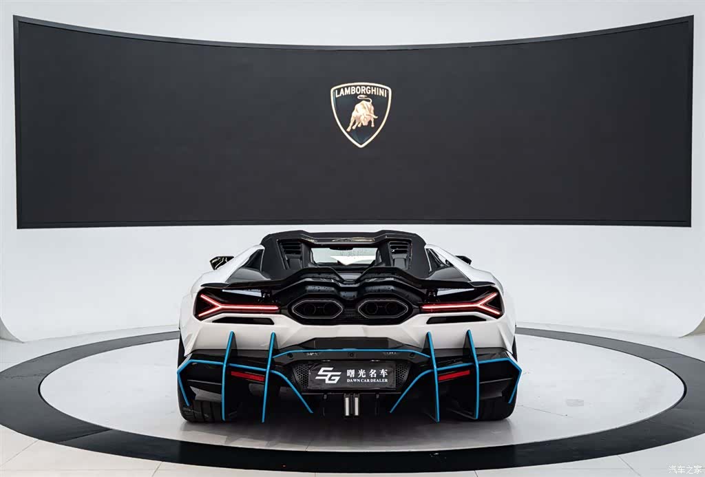 Lamborghini Revuelto, 2025 все фото
