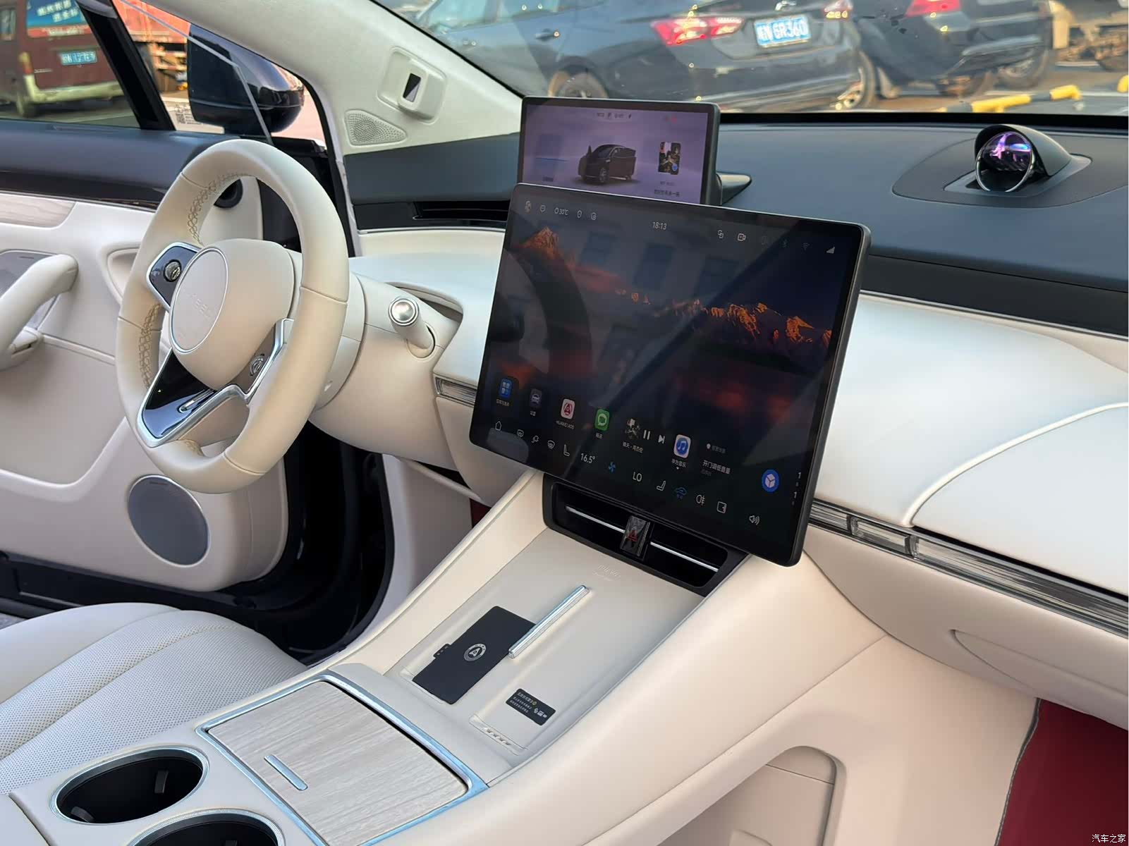 Luxeed R7, 2025 8