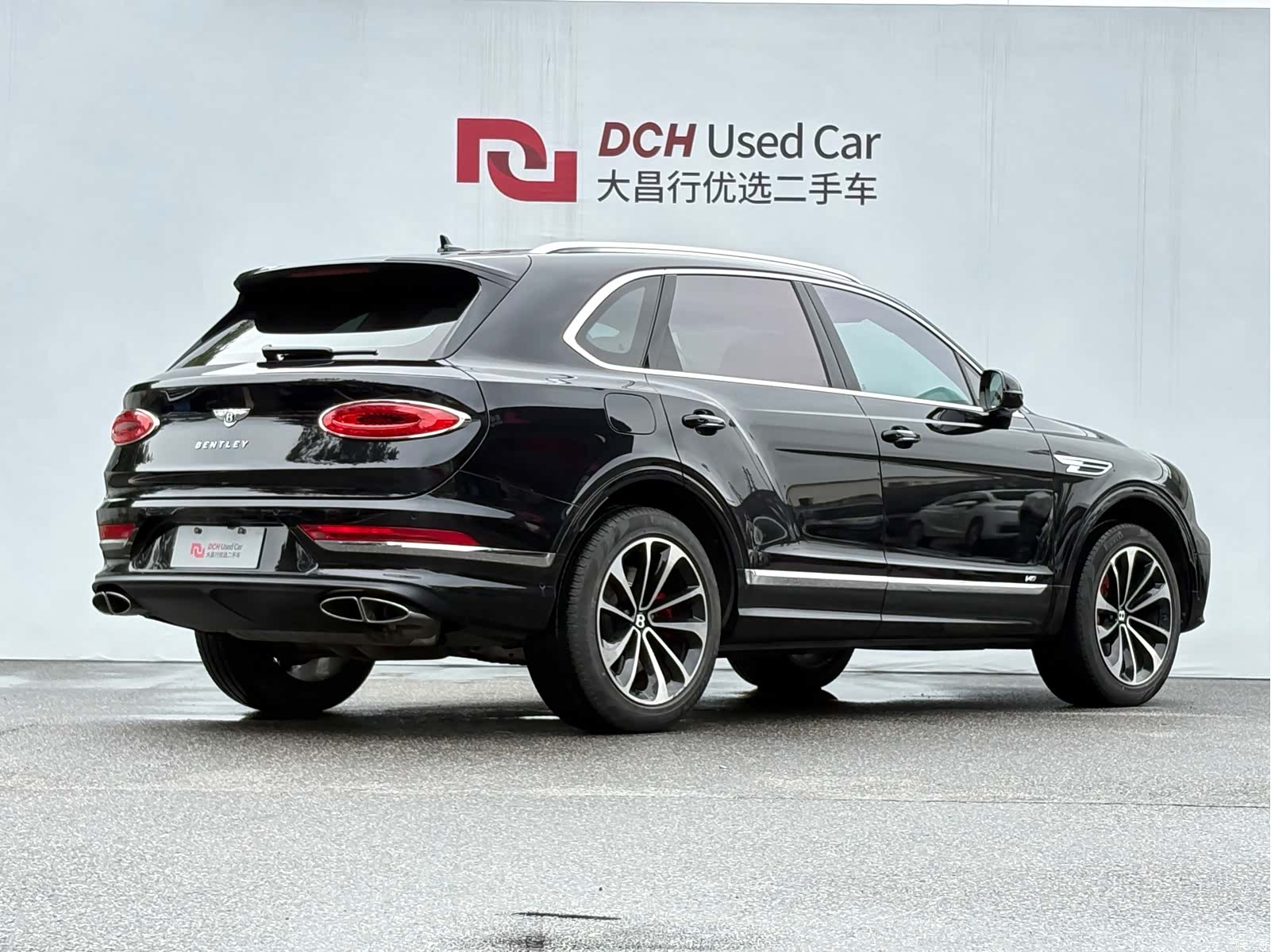 Bentley Bentayga, 2022 все фото