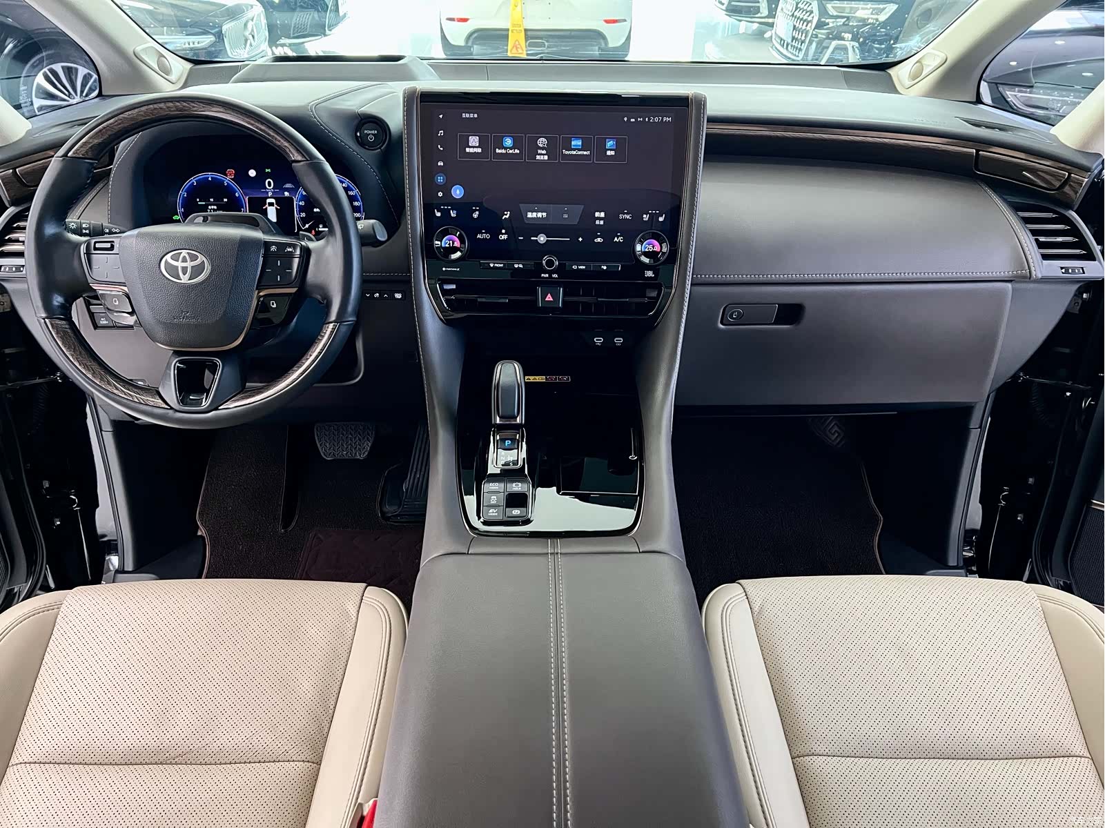 Toyota Alphard, 2025 9