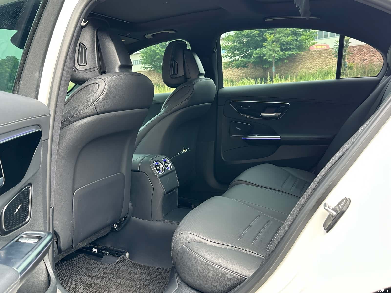 Mercedes-Benz C-Class, 2024 10