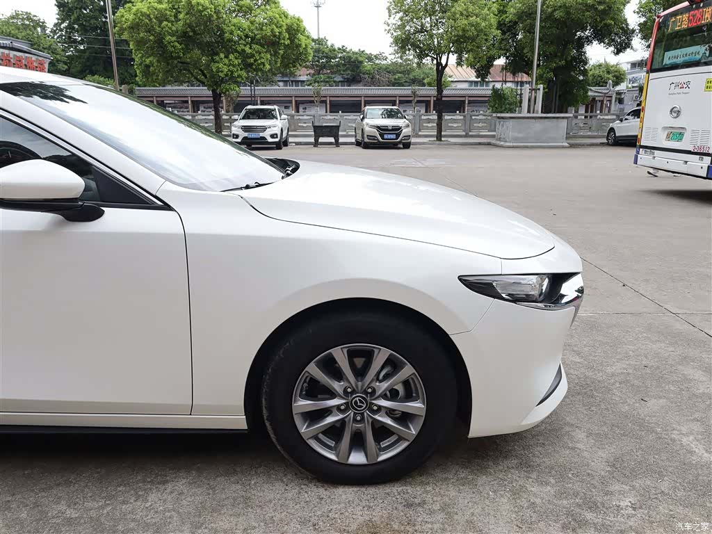 Mazda Mazda3, 2023 28