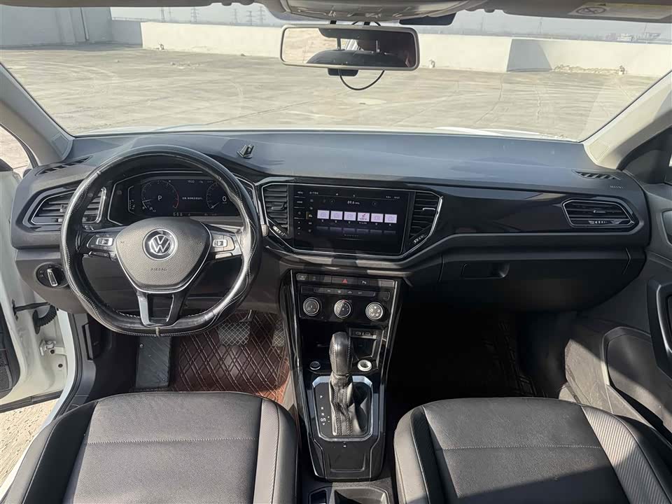 Volkswagen T-ROC exploring Songs