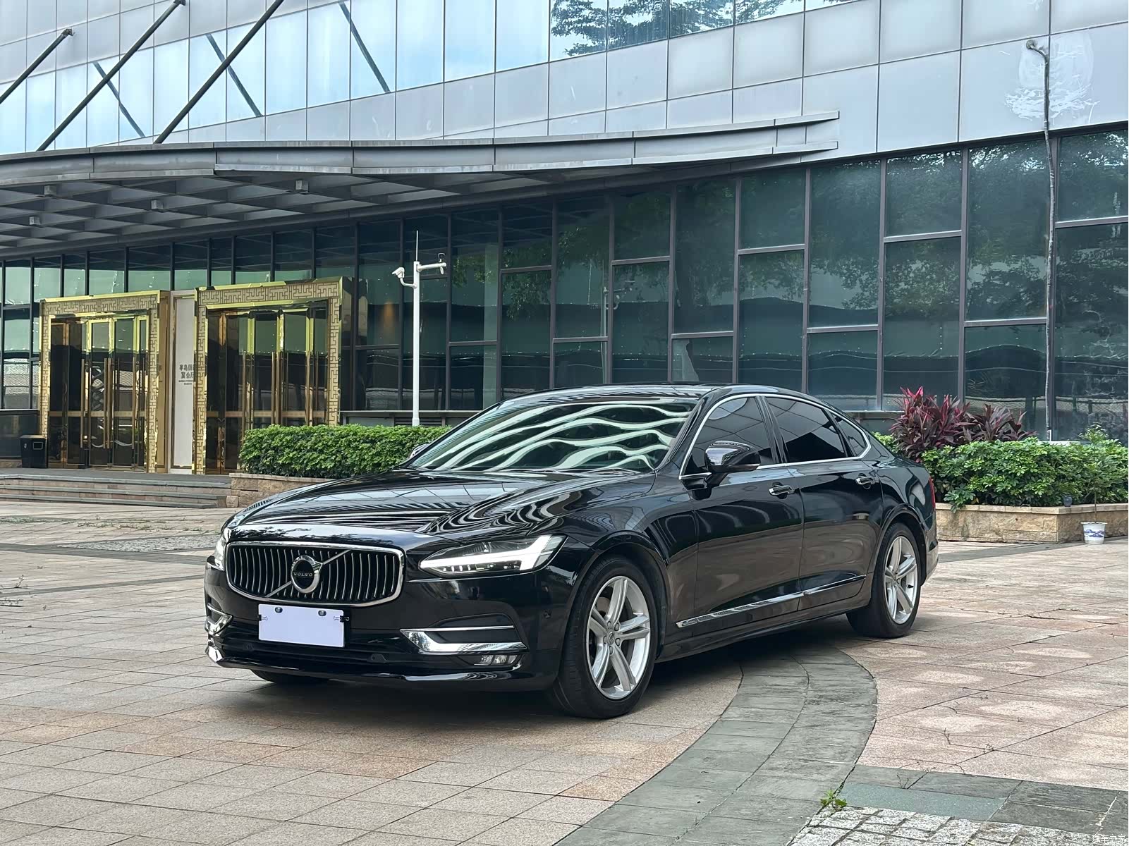 Volvo S90