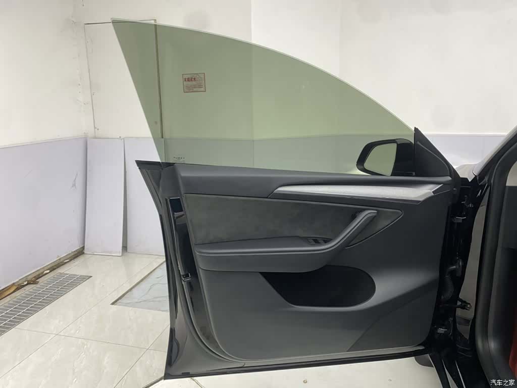Tesla Model Y, 2024 16