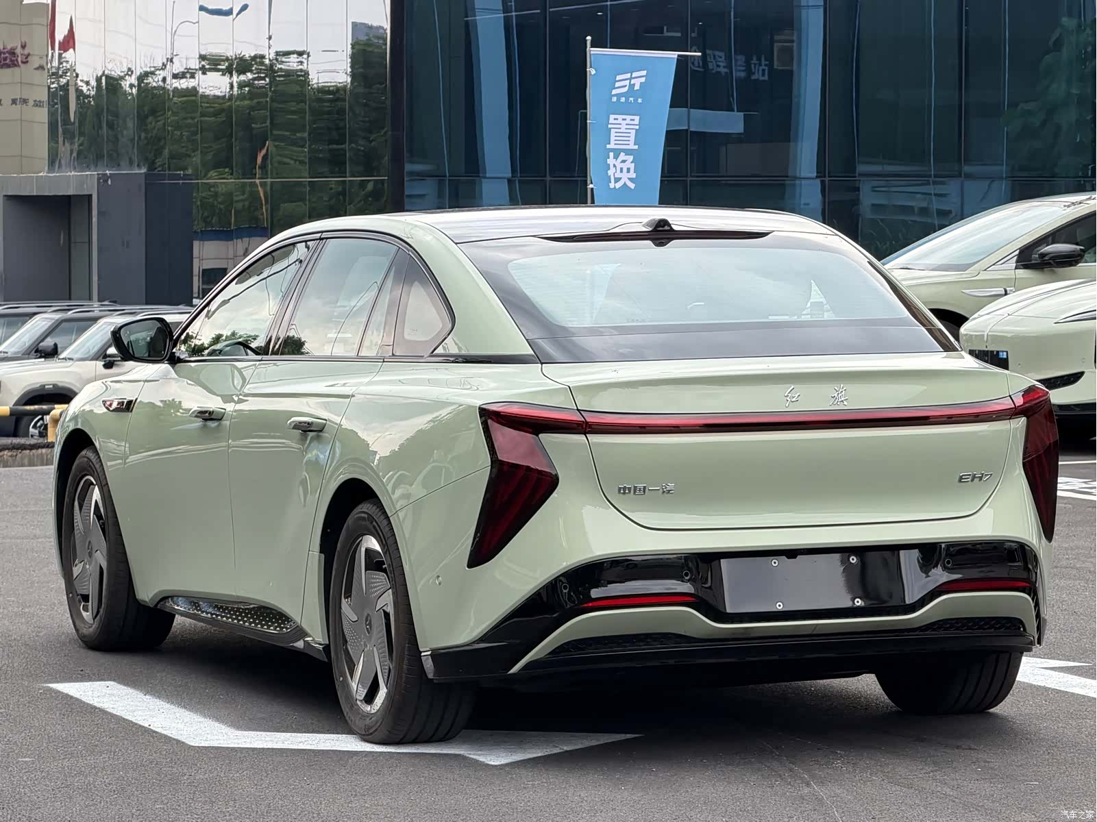 Hongqi H7, 2026 10