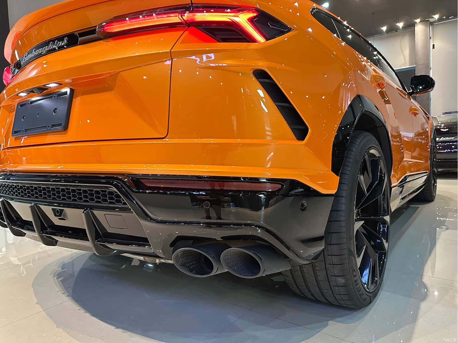 Lamborghini Urus, 2023 19