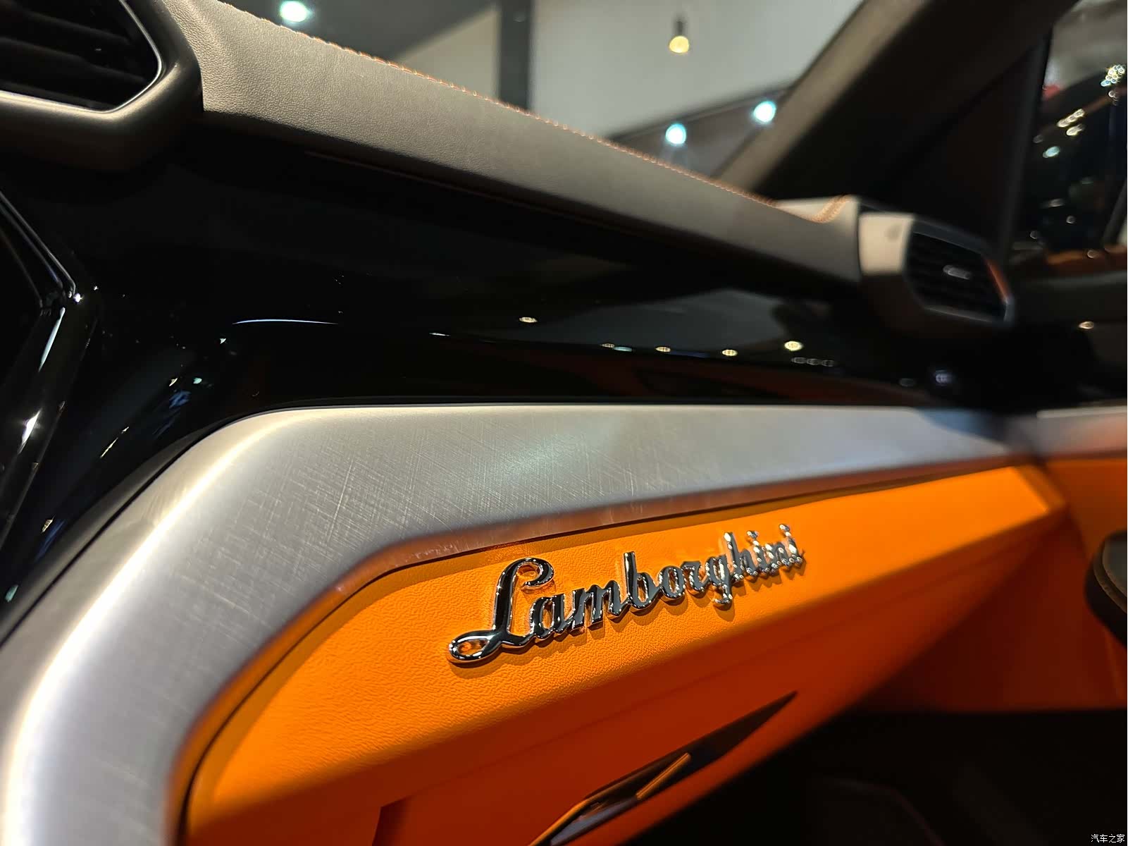 Lamborghini Urus, 2023 18