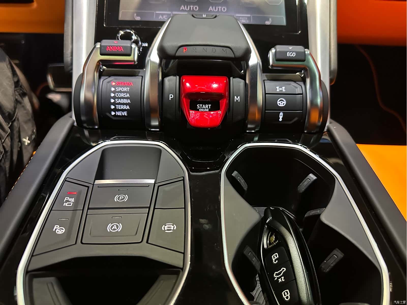 Lamborghini Urus, 2023 13