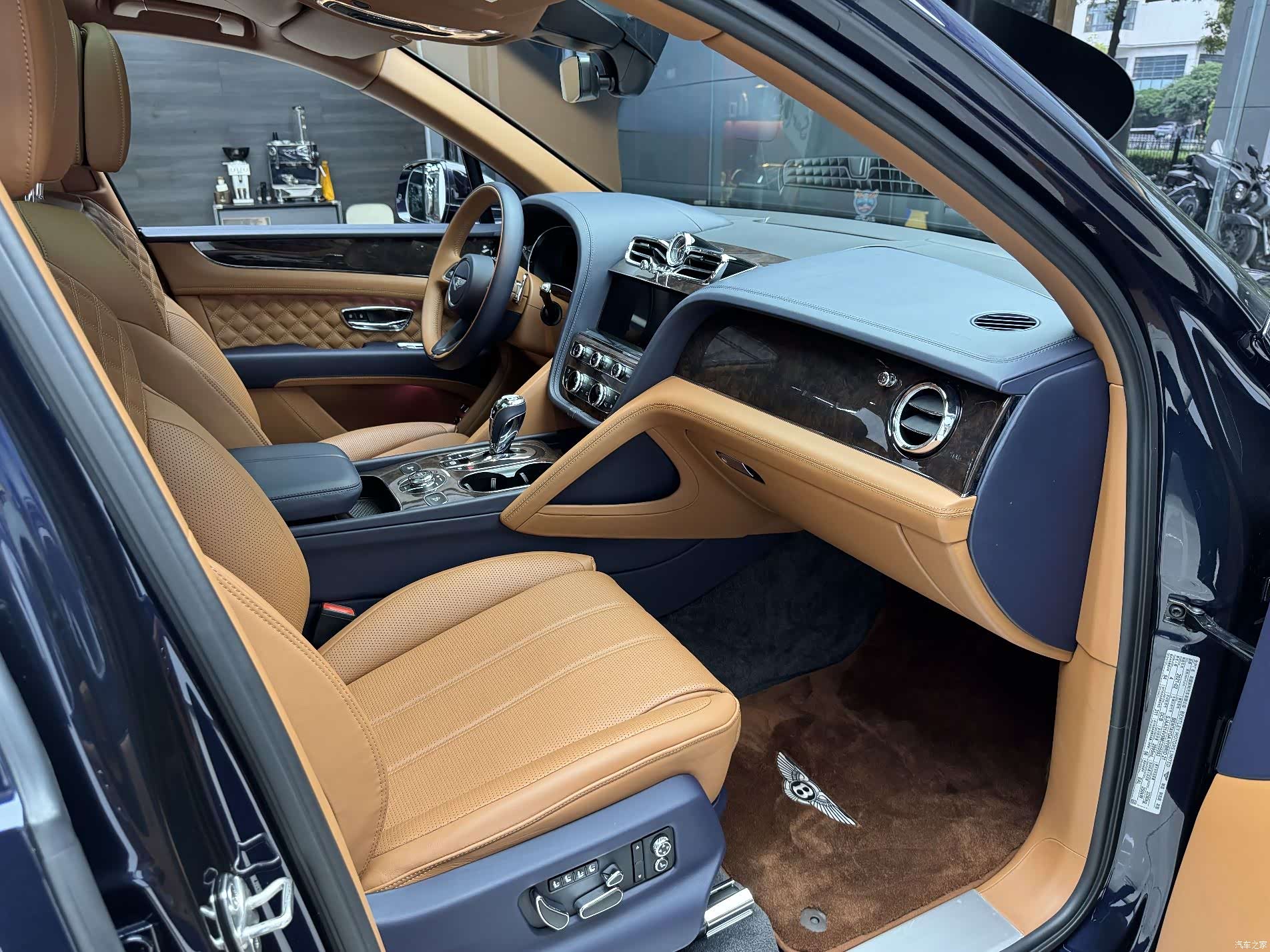 Bentley Bentayga, 2021 8