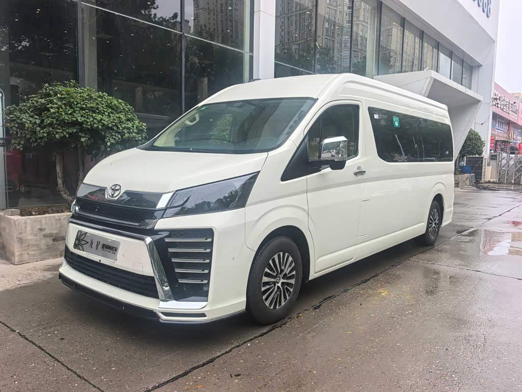 Toyota HiAce 2023 3.5L