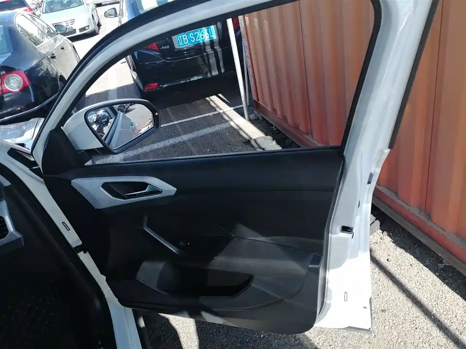 Volkswagen Exploring the shadow