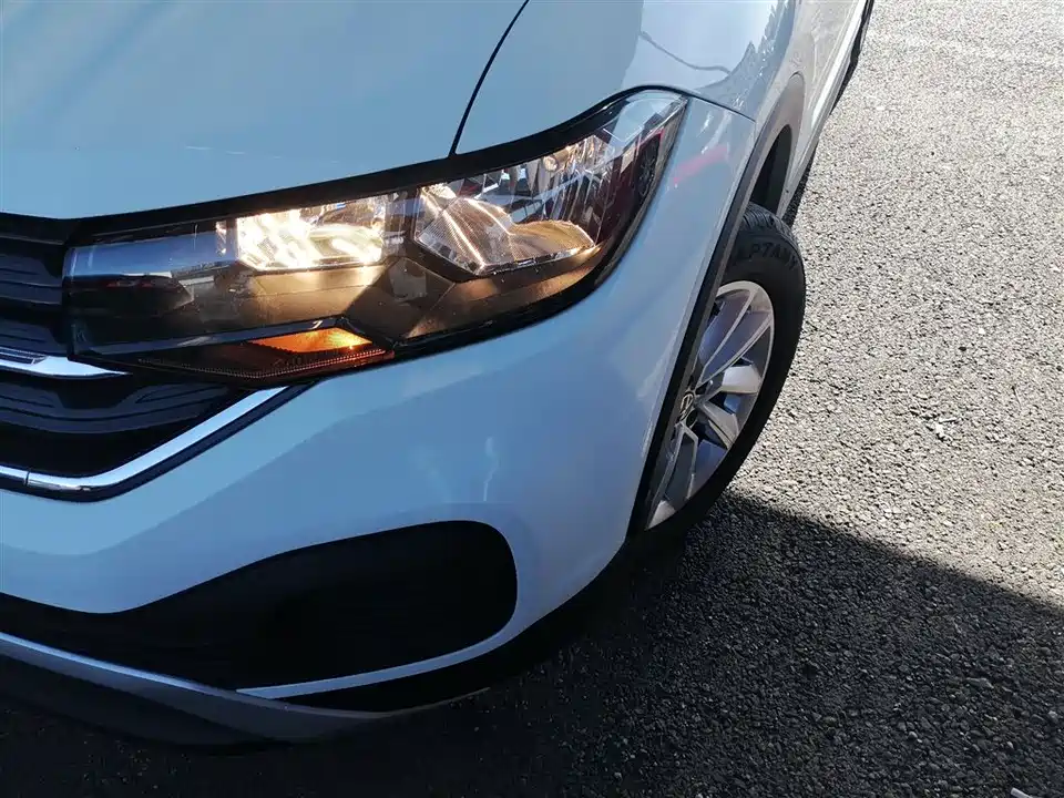 Volkswagen Exploring the shadow