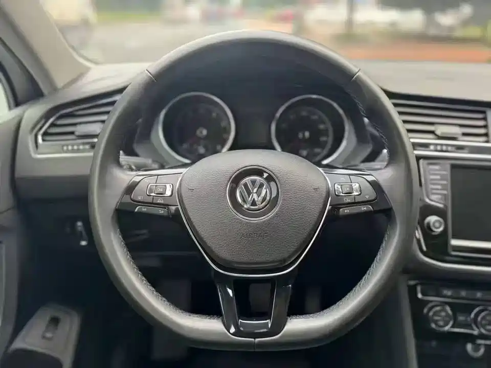 Volkswagen Tiguan L