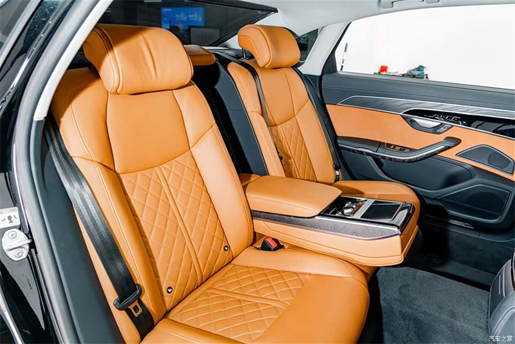 Audi A8L, 2023 22