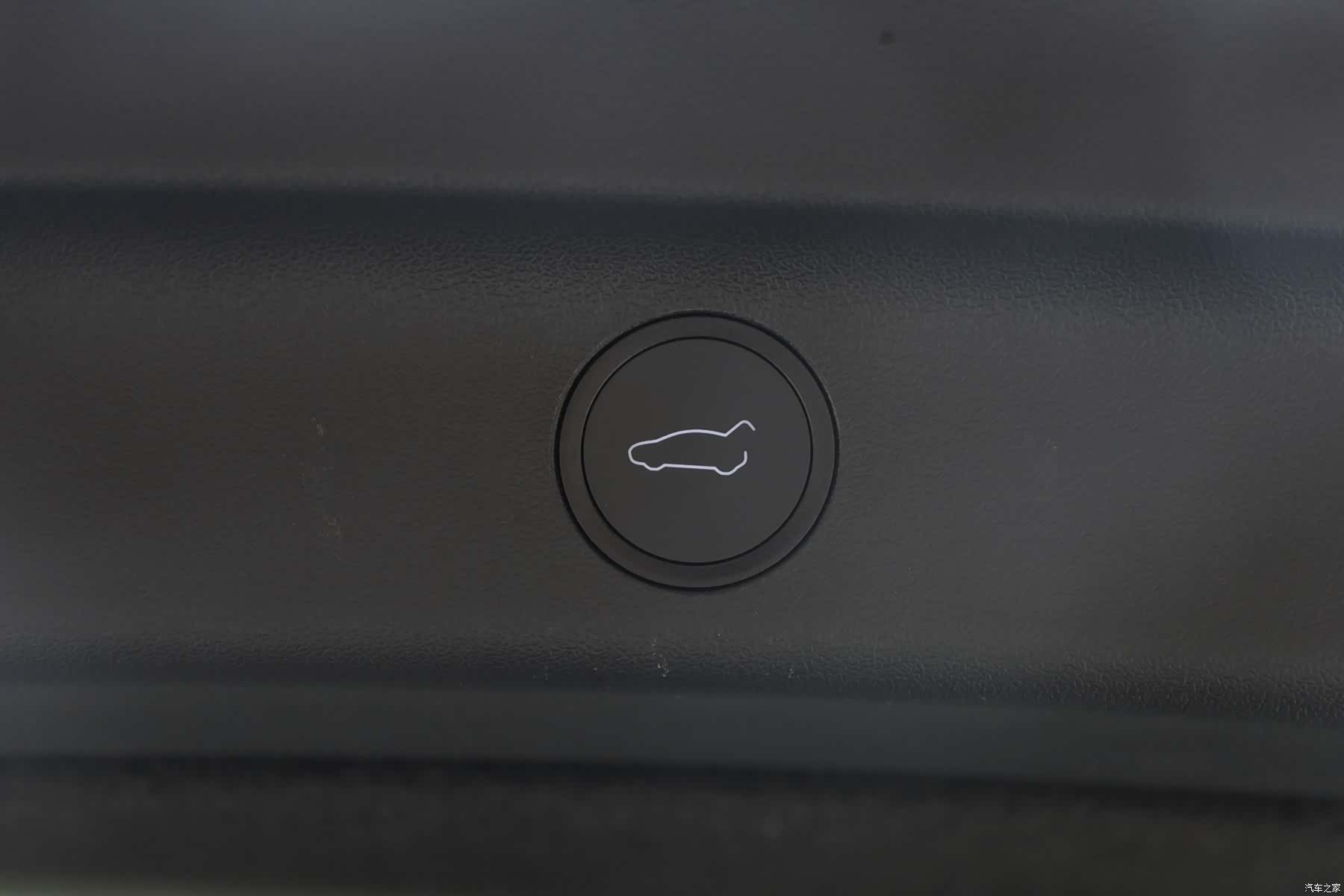 Tesla Model Y, 2023 25