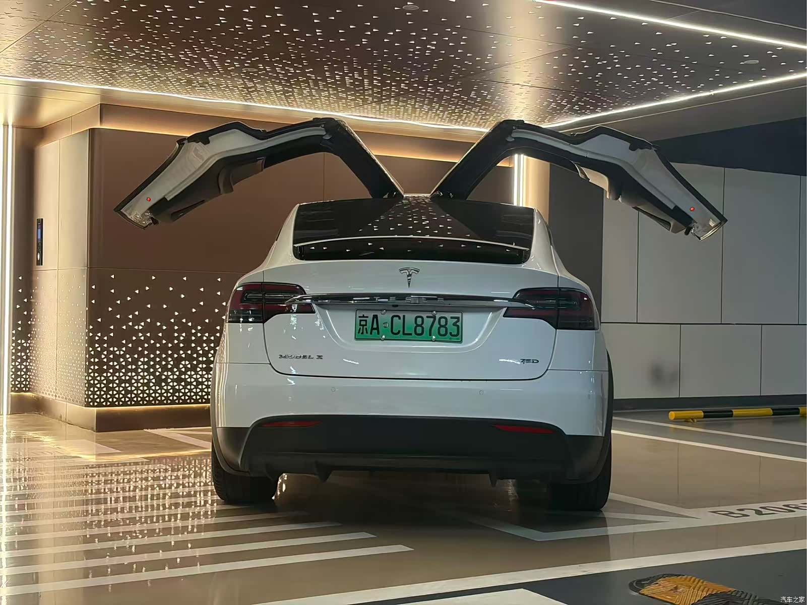 Tesla Model X, 2017 22