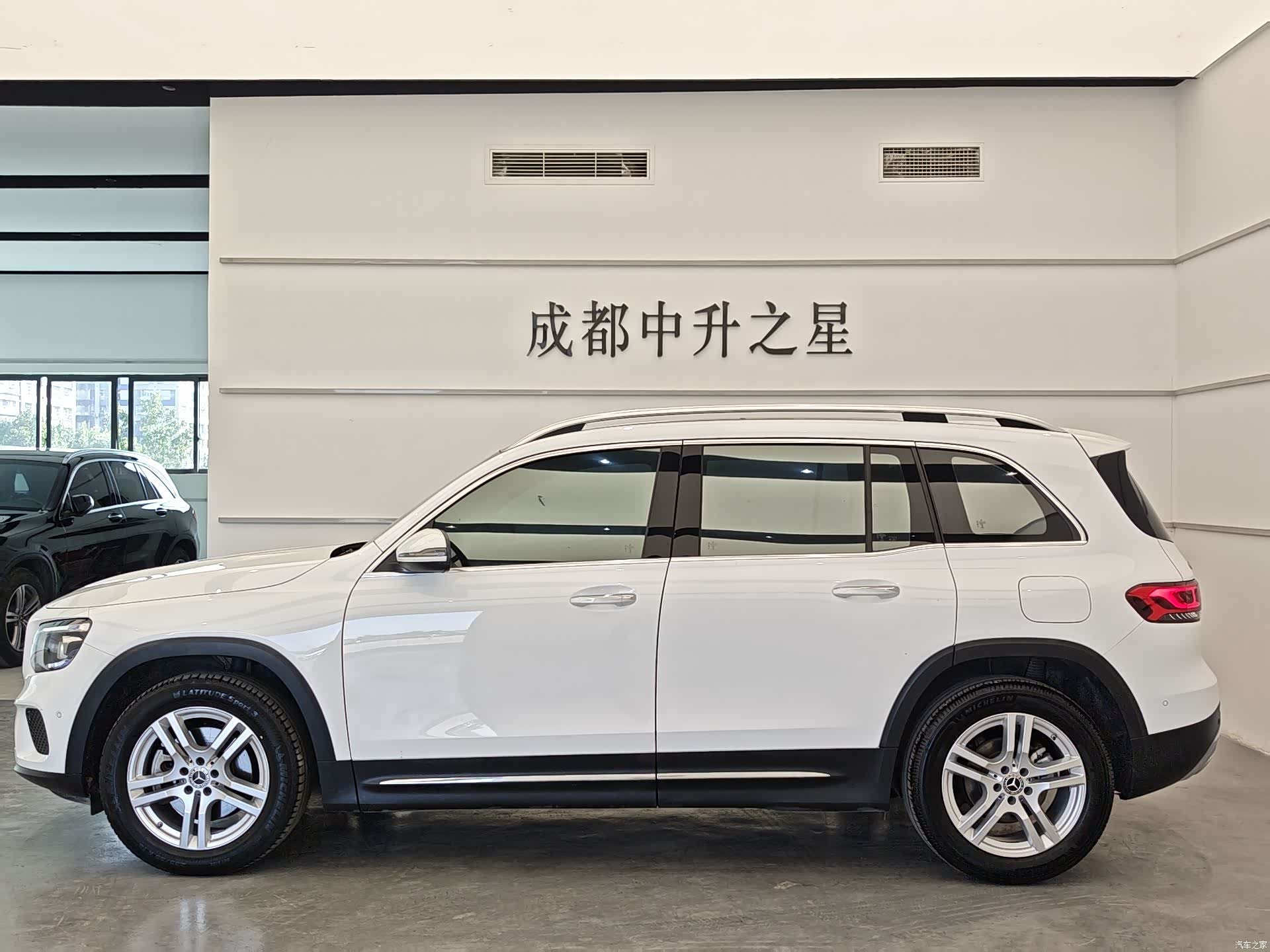 Mercedes-Benz GLB, 2023 все фото