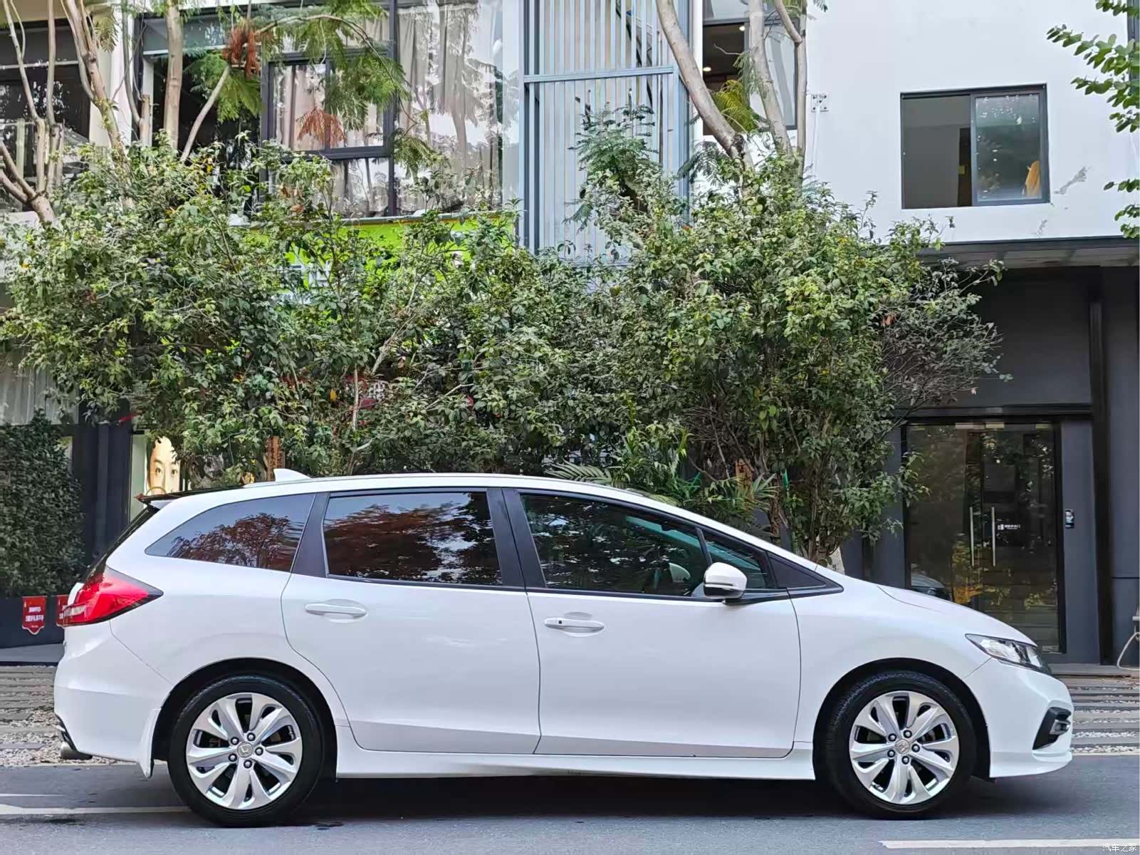 Honda Jade, 2018 23