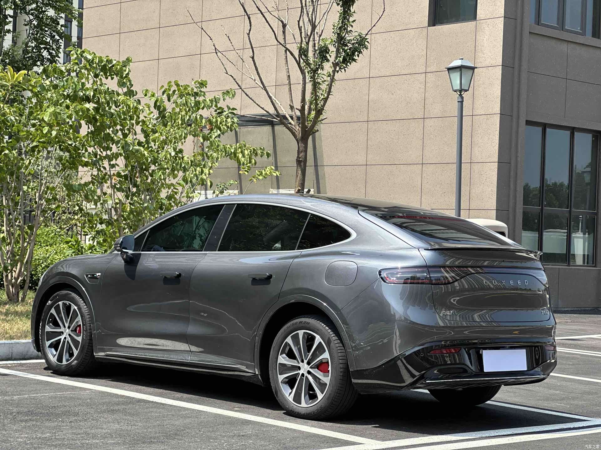 Luxeed R7, 2025 7