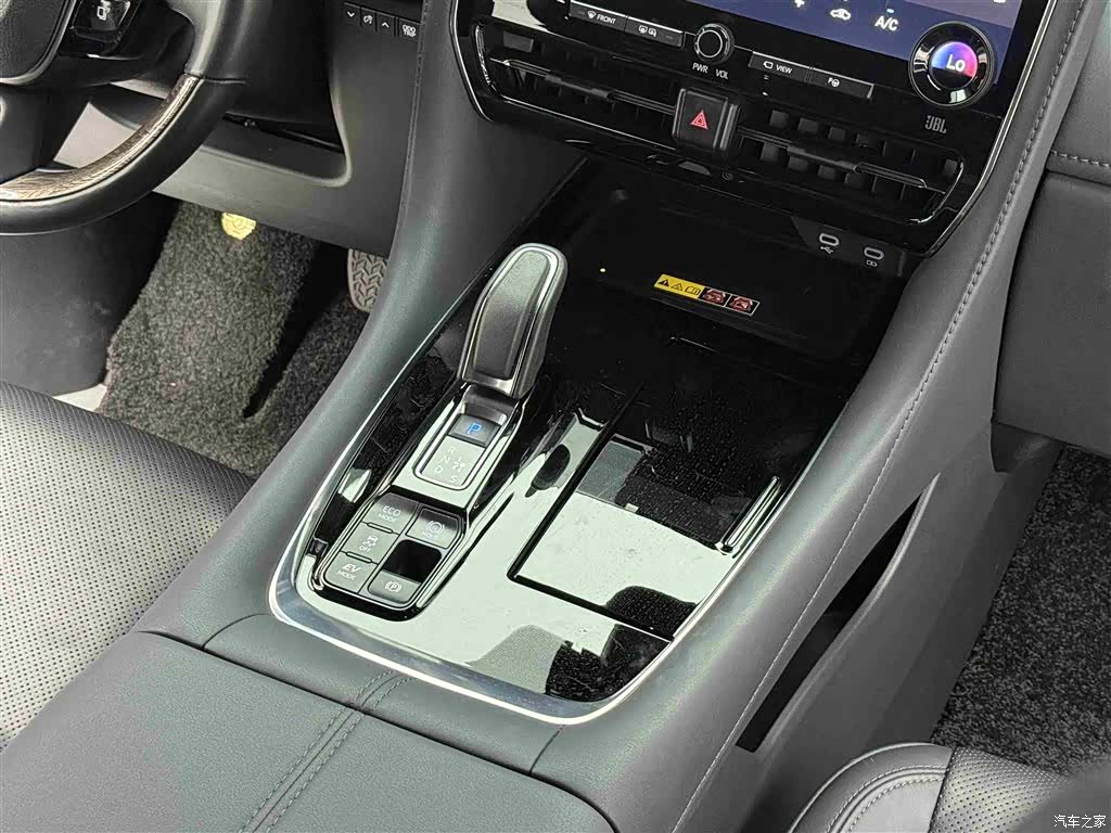 Toyota Vellfire, 2025 11