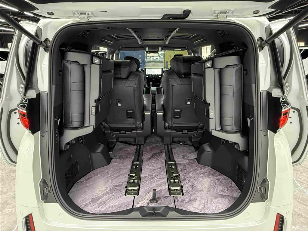 Toyota Vellfire, 2025 14