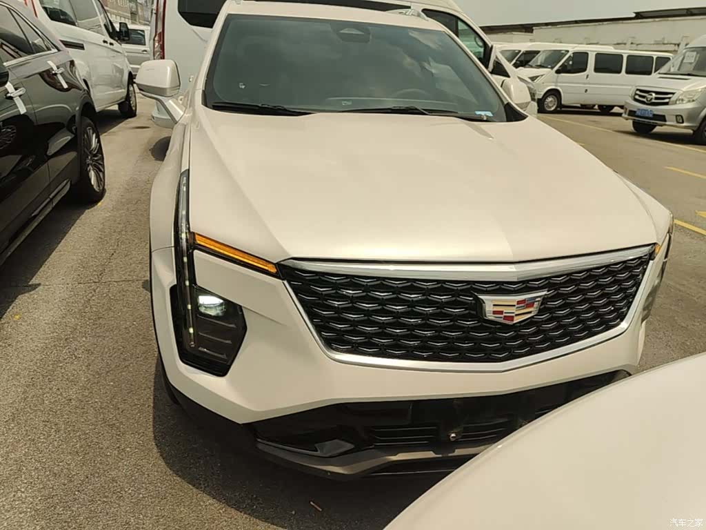 Cadillac XT4, 2023 3