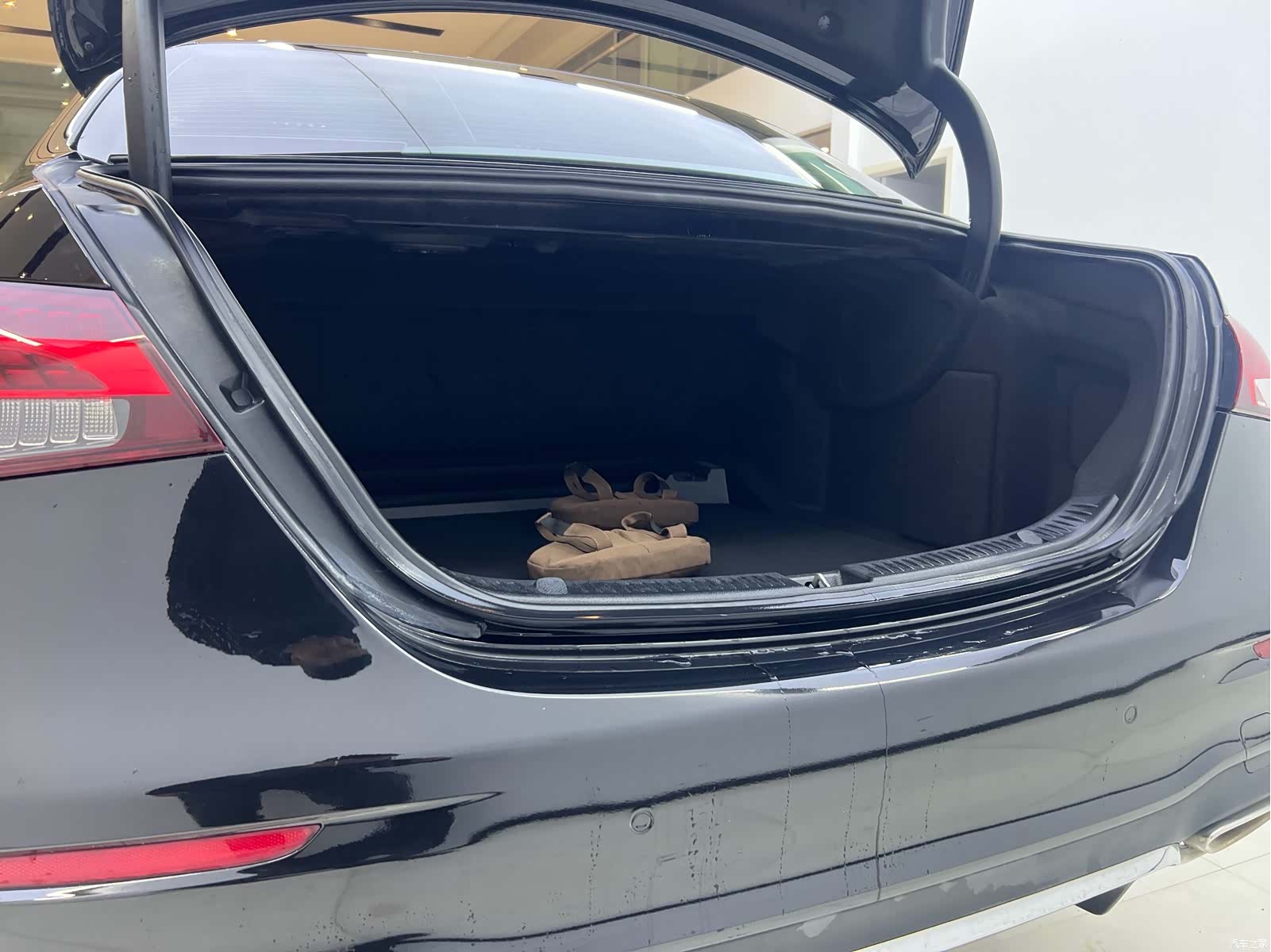 Mercedes-Benz E-Class, 2022 14