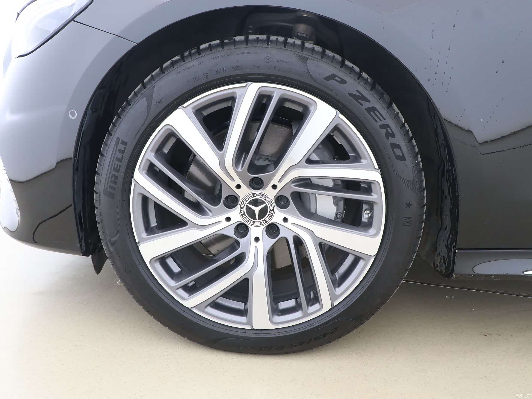 Mercedes-Benz E-Class, 2024 14
