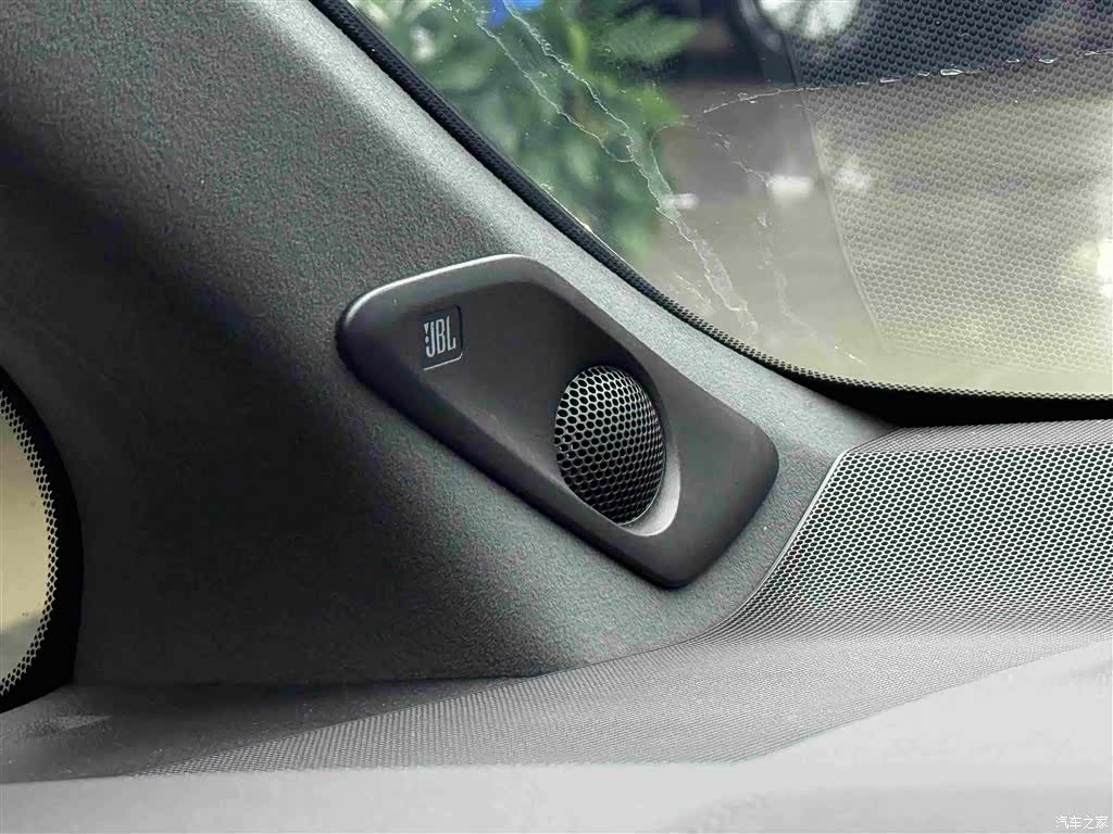 Toyota Vellfire, 2025 17
