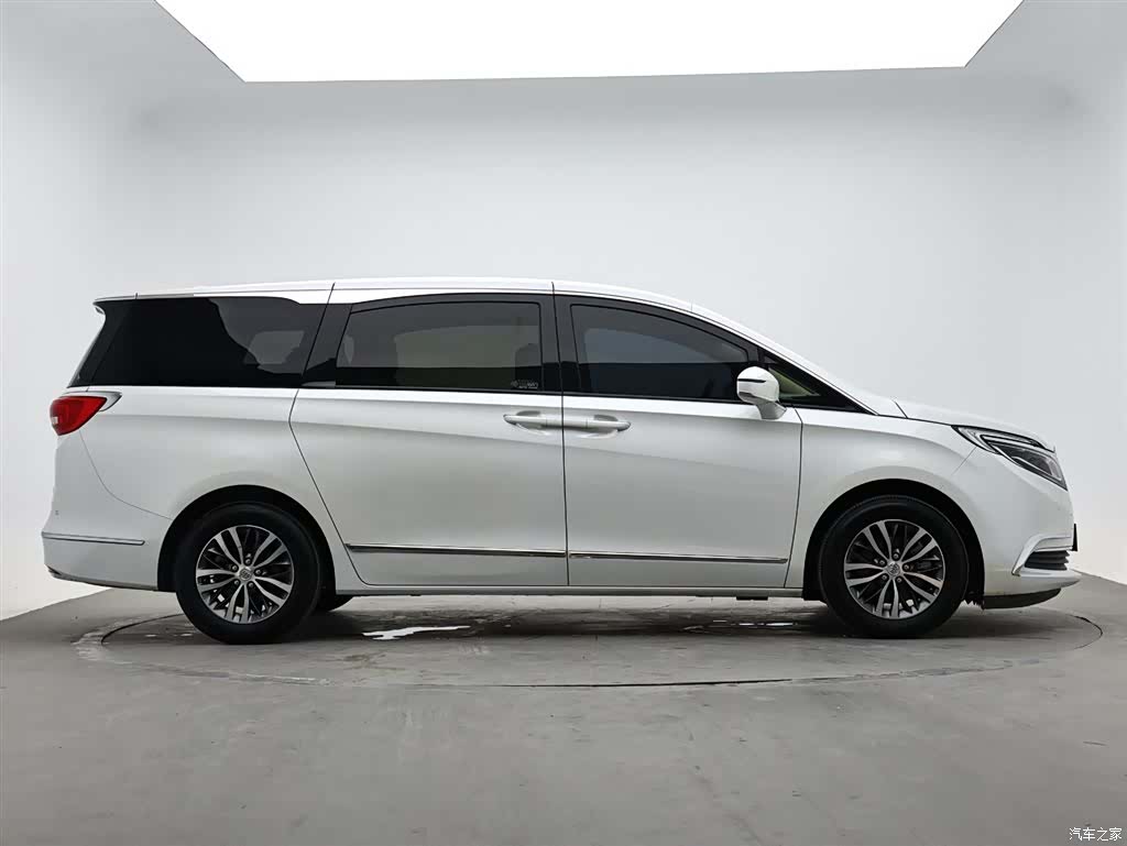 Buick GL8, 2018 все фото