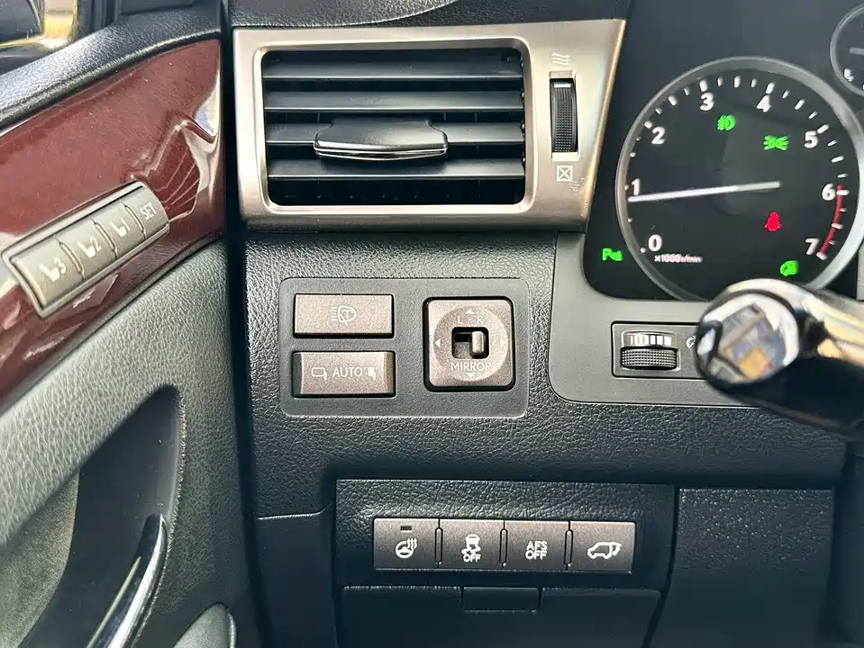 Lexus LX