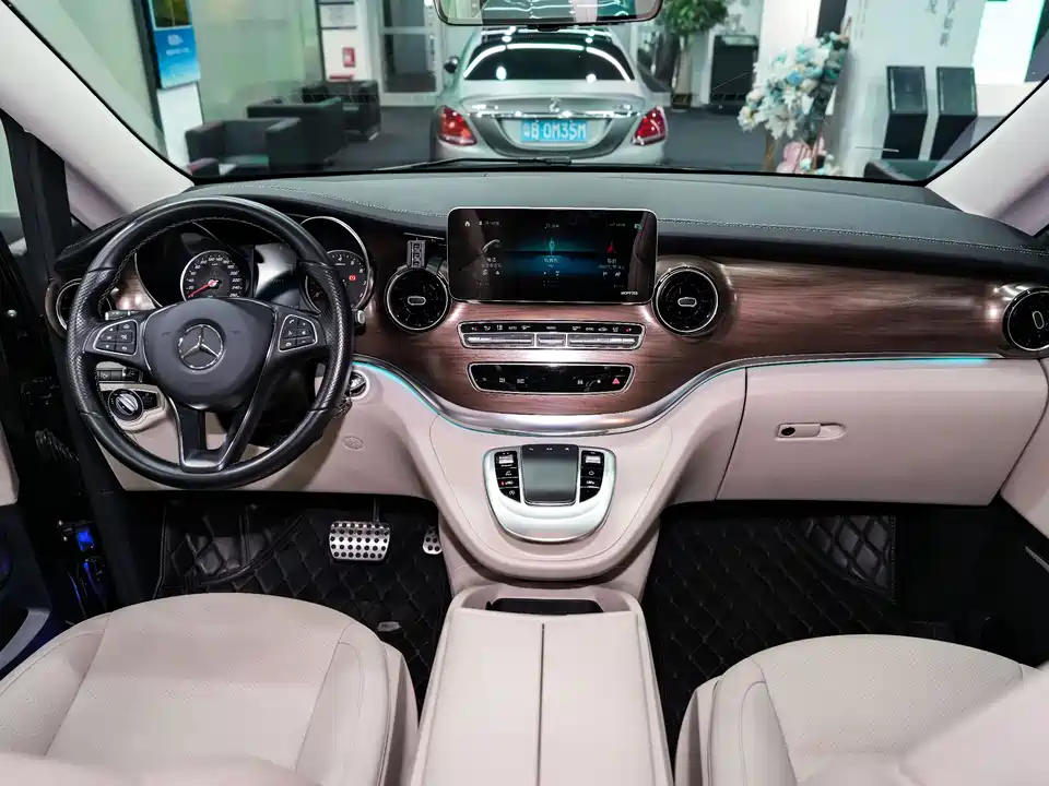 Mercedes-Benz V-class