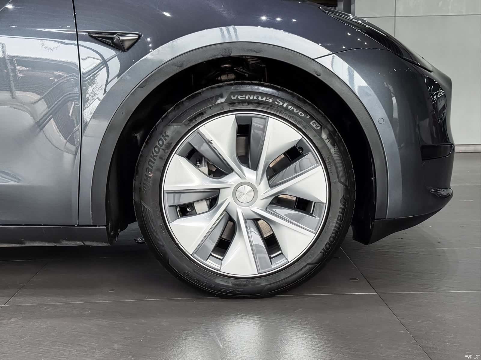 Tesla Model Y, 2023 16