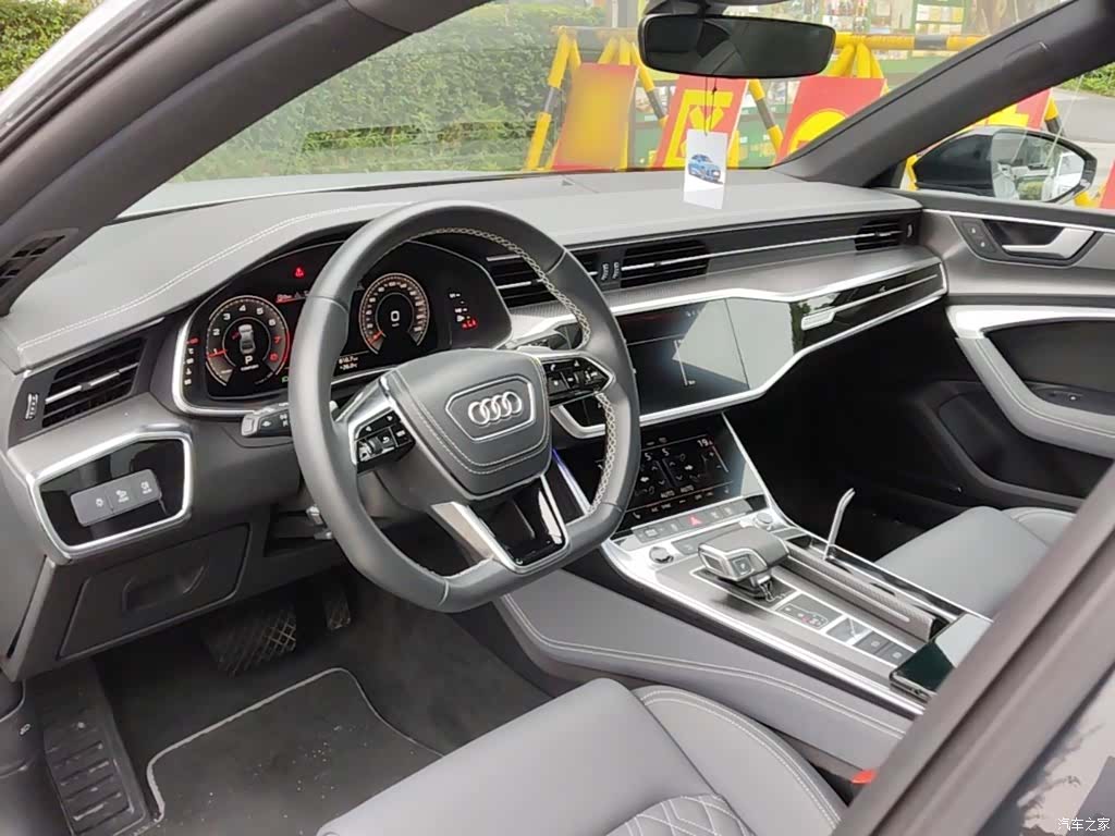 Audi A7L, 2025 10