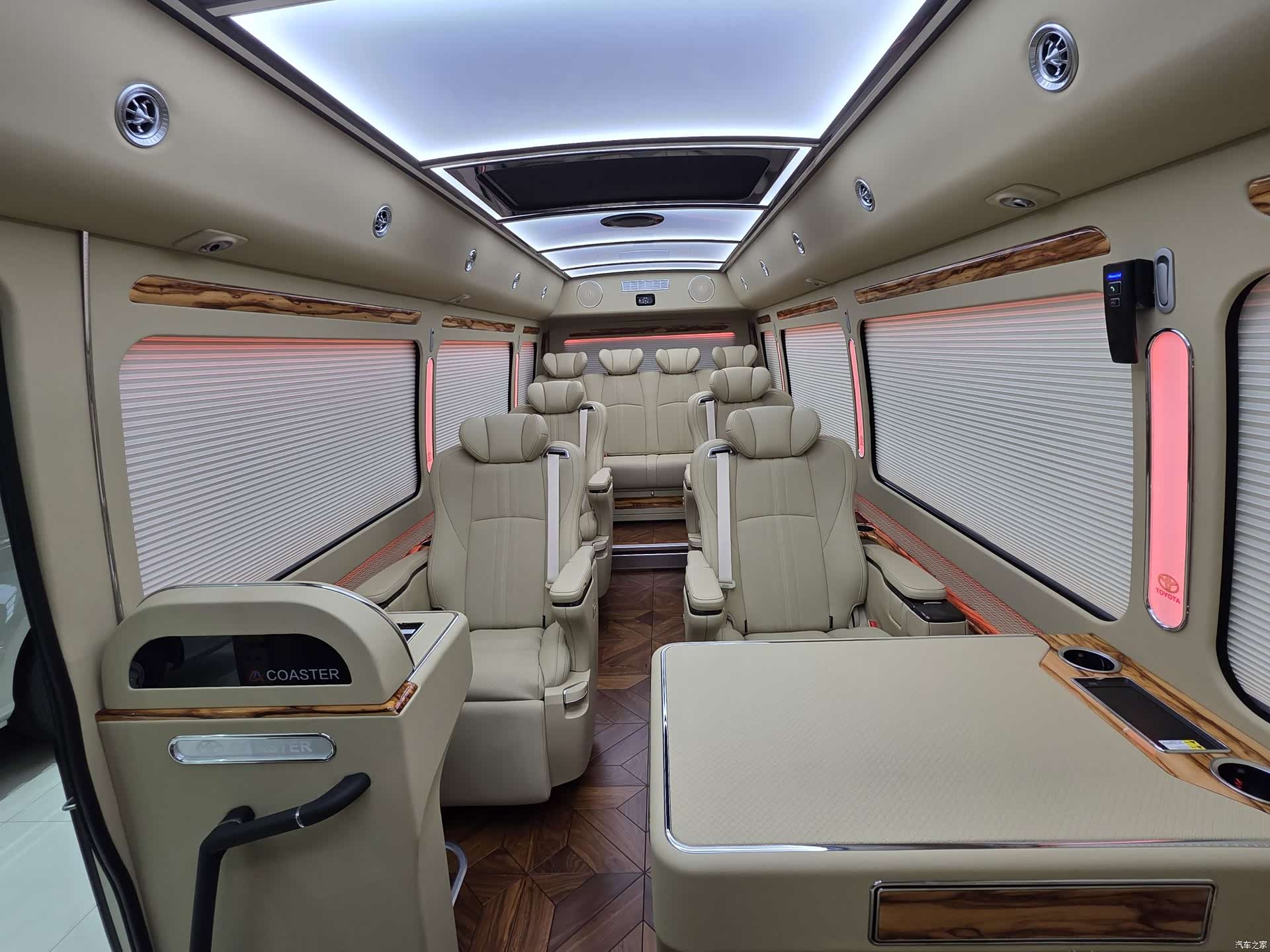 Toyota Coaster, 2019 9