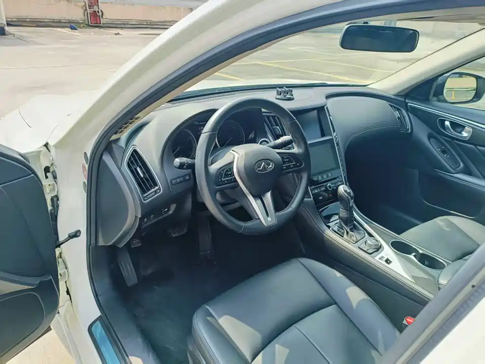 Infiniti Q50L