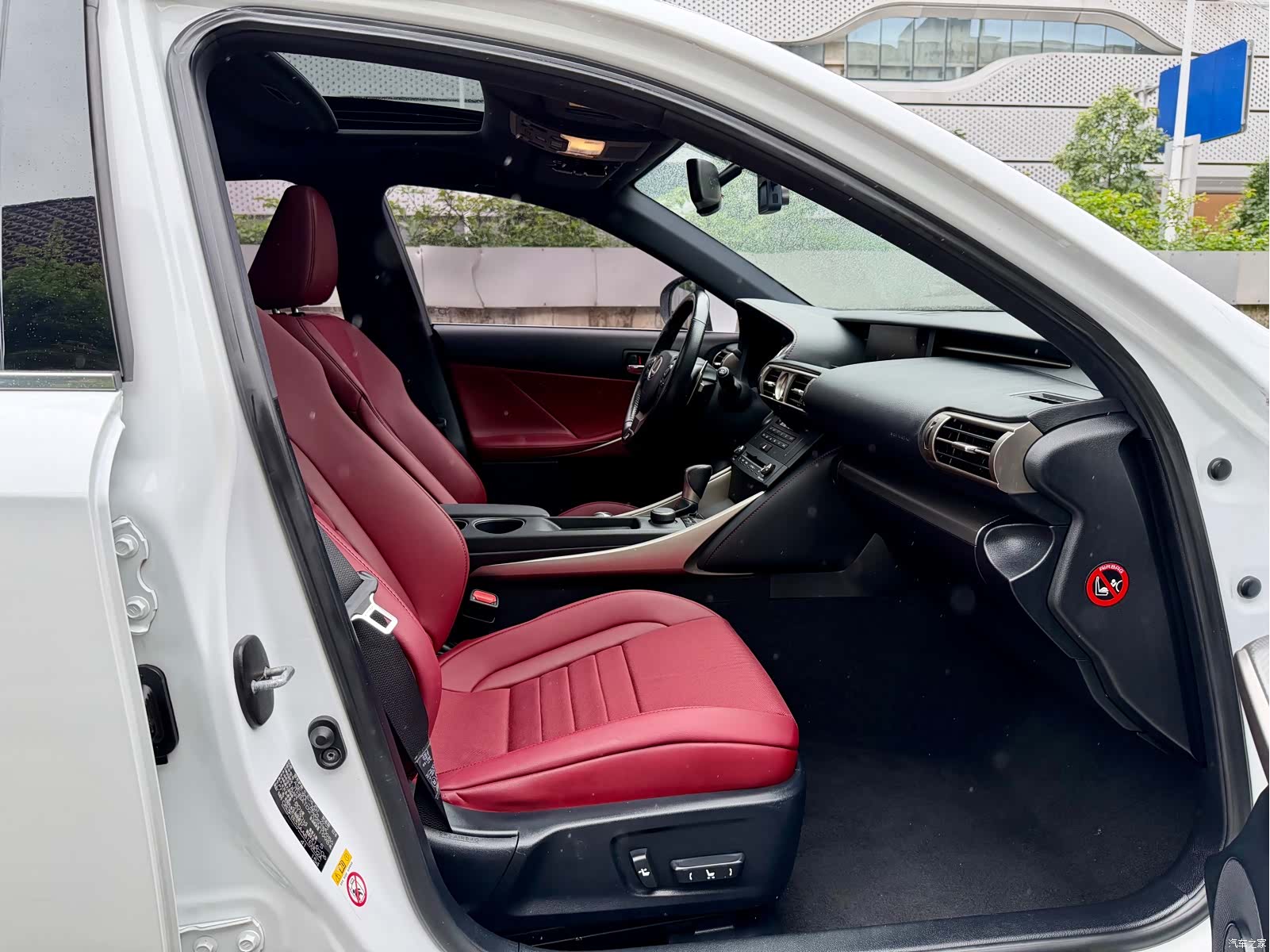 Lexus IS, 2016 19