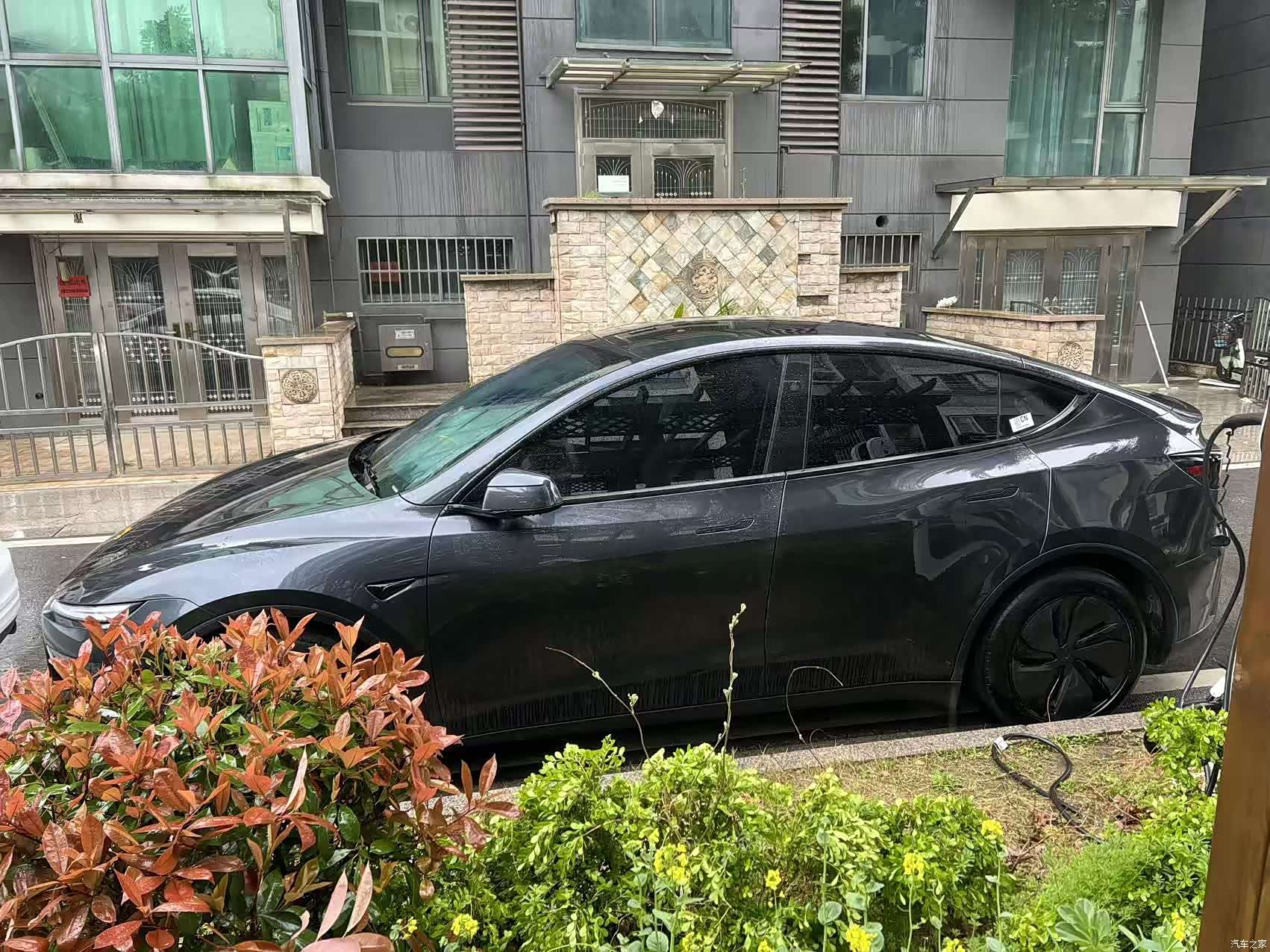 Tesla Model Y, 2025 3