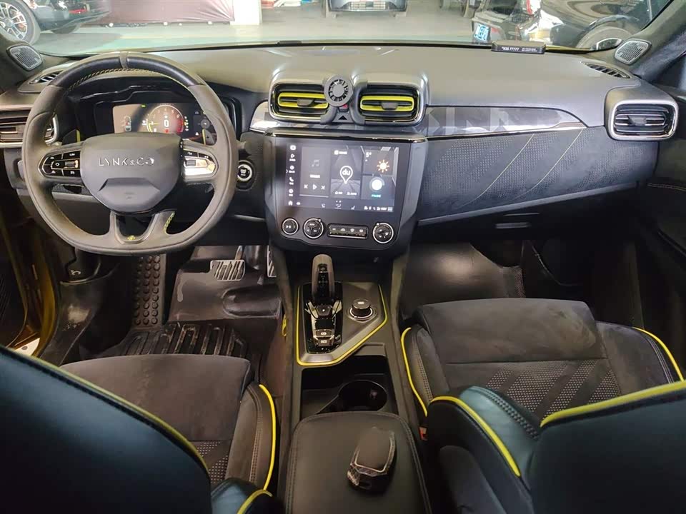 Lynk & Co 03