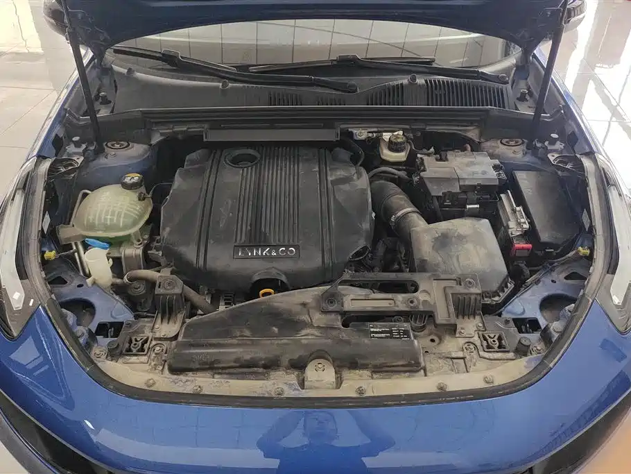 Lynk & Co 03